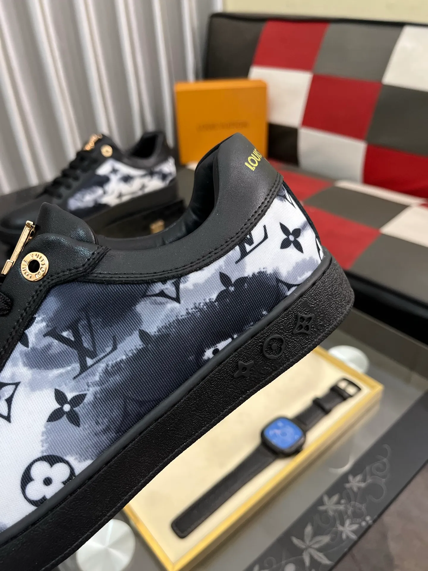 Men's shoes💰400⌚️⌚️"LV" latest men's casual shoes, genuine leather lining, rubber wear-resistant outsole, fine lines and beautiful strips, not too much decoration, European and American style, comfortable and high-end, code number: 38 to 44 45 can be customized, 3️⃣colors are available
